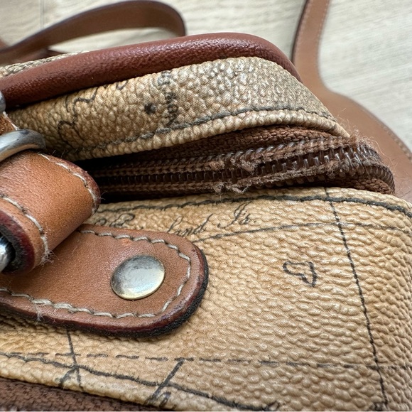 Pierre Balmain Authentic Vintage World Map Crossbody - Picture 3 of 14